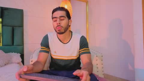 Jadiel online show from May 26, 11:39 am