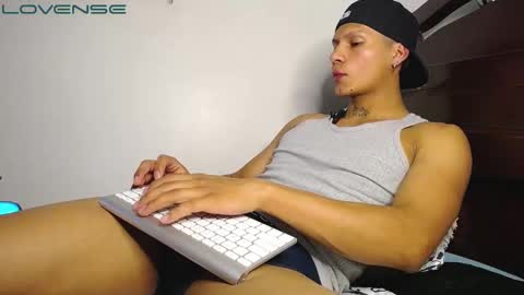 Snapshot of jahn_ashford1 chatting on December 13, 6:00 am jahn_ashford1 online show from December 13, 6:00 am