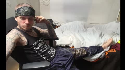 showingitoff online show from February 24, 4:46 am