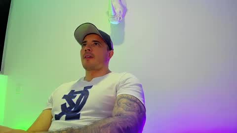 jakestone_1 online show from April 6, 8:42 pm