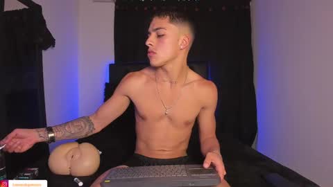 Snapshot of james1lee_ chatting on February 22, 4:29 am LeonardoInsta LeonardoperezcoPvt open online show from February 22, 4:29 am