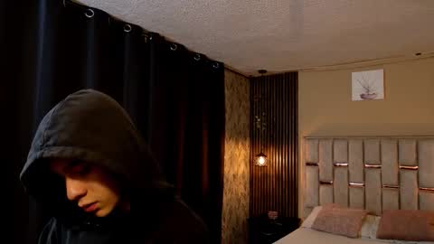 james_adamss_ online show from February 19, 12:01 pm