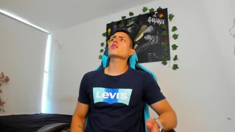 Jamess hott online show from December 17, 12:54 pm