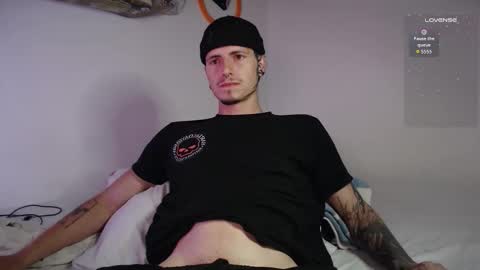 jamesss____ online show from October 18, 5:12 am