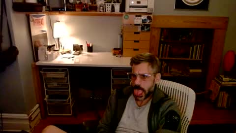 Snapshot of jareth_returns chatting on February 1, 4:24 am jareth_returns online show from February 1, 4:24 am