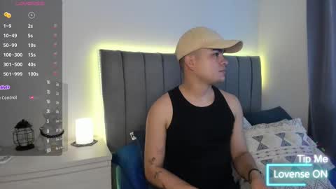 Snapshot of jarethh_ chatting on October 15, 11:07 am JARETHH online show from October 15, 11:07 am