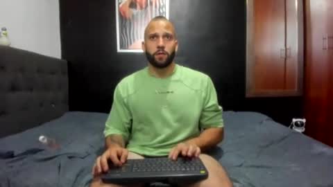 Snapshot of jasonmartiinez chatting on February 14, 5:09 am online show from February 14, 5:09 am