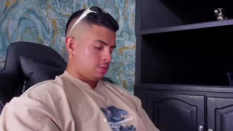 JBrooksXx online show from December 14, 10:07 pm