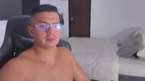 JBrooksXx online show from January 17, 9:43 pm