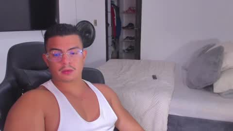 JBrooksXx online show from January 22, 7:03 pm