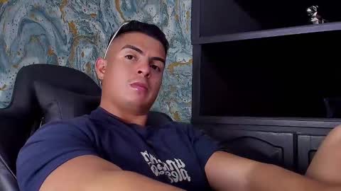 JBrooksXx online show from December 7, 3:04 am