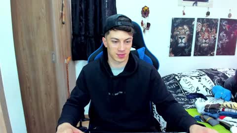 Javier online show from December 4, 7:01 pm