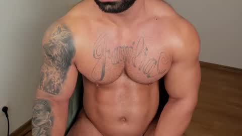 Snapshot of jaxonhunk chatting on February 5, 2:08 am JaxonHunk online show from February 5, 2:08 am