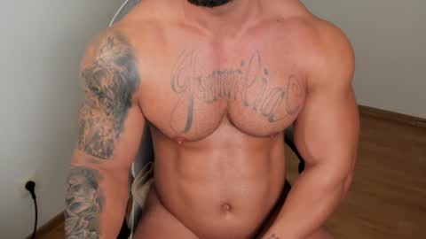 Snapshot of jaxonhunk chatting on December 13, 3:49 am JaxonHunk online show from December 13, 3:49 am