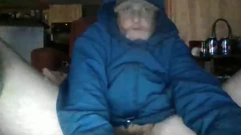 jearnold44 online show from April 3, 5:37 am