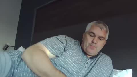 Snapshot of jecko71 chatting on December 21, 6:34 pm dadbody71 online show from December 21, 6:34 pm
