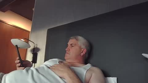 Snapshot of jecko71 chatting on February 15, 11:38 pm dadbody71 online show from February 15, 11:38 pm