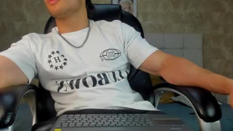 Snapshot of jeicob_gagnon chatting on September 14, 12:34 am jeicob gagnon online show from September 14, 12:34 am