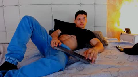 Snapshot of jeicob_gagnon chatting on December 11, 3:44 pm jeicob gagnon online show from December 11, 3:44 pm
