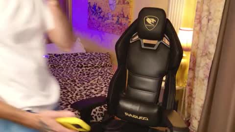 Jerry  online show from October 10, 5:34 am