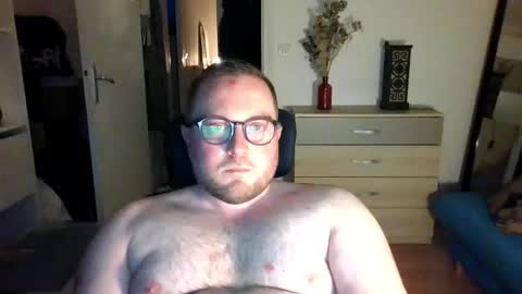 jeuneloup92 online show from March 16, 9:41 pm