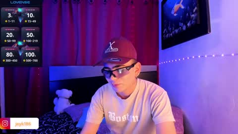 Snapshot of jey_keler chatting on February 6, 2:22 am jey keler online show from February 6, 2:22 am