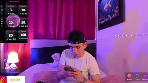 Snapshot of jey_keler chatting on February 20, 2:29 am jey keler online show from February 20, 2:29 am