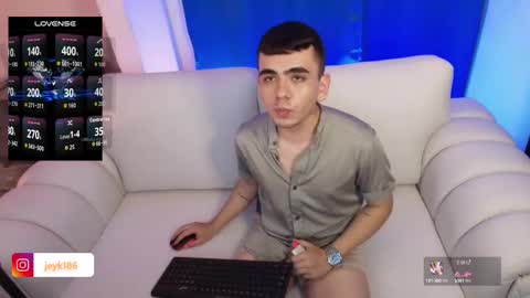 Snapshot of jey_keler chatting on October 3, 2:05 am jey keler online show from October 3, 2:05 am