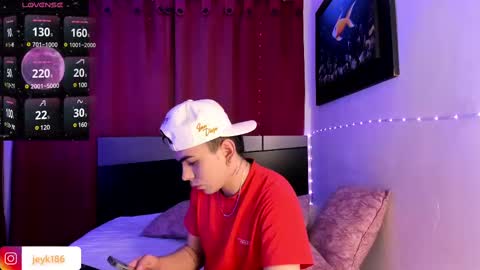 Snapshot of jey_keler chatting on February 19, 3:06 am jey keler online show from February 19, 3:06 am