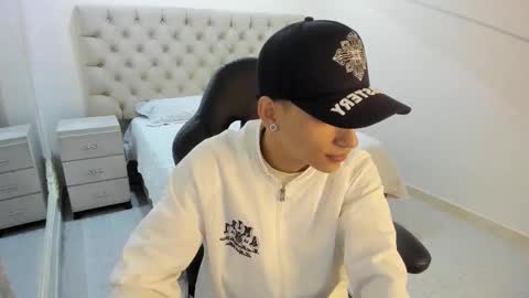 jhoanleandro online show from November 30, 5:09 am