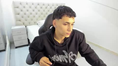 jhoanleandro online show from November 20, 4:45 am