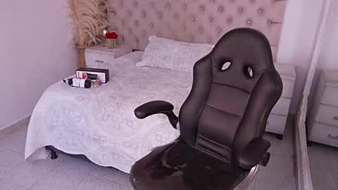 jhoanleandro online show from March 17, 5:54 am