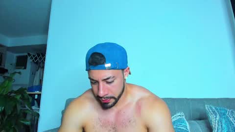 Jhojan Strong  online show from April 1, 5:09 am