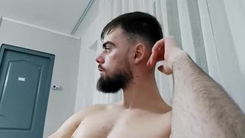 Here are Jhon and Tomy online show from January 28, 7:10 pm