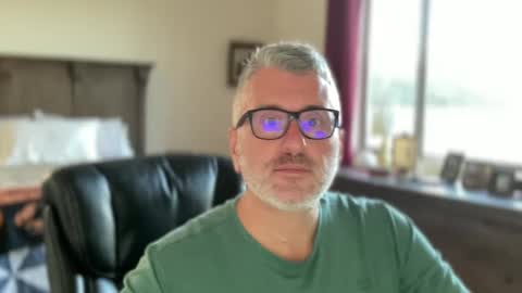 Dad of Three online show from December 6, 3:33 pm