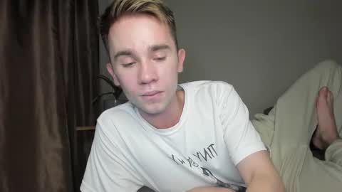 Snapshot of jimyti_bad_boy chatting on September 26, 10:40 pm jimyti_bad_boy online show from September 26, 10:40 pm