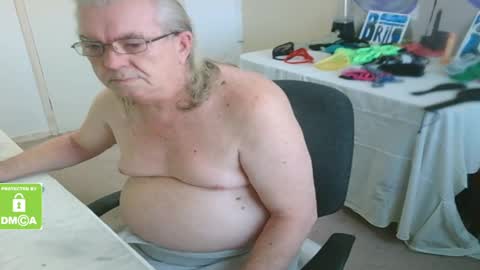 Snapshot of john_little_one chatting on March 6, 11:58 am JOHN online show from March 6, 11:58 am