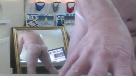Snapshot of john_little_one chatting on December 15, 10:07 am JOHN online show from December 15, 10:07 am
