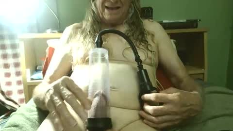 johnnieq1971 online show from June 7, 2:40 am