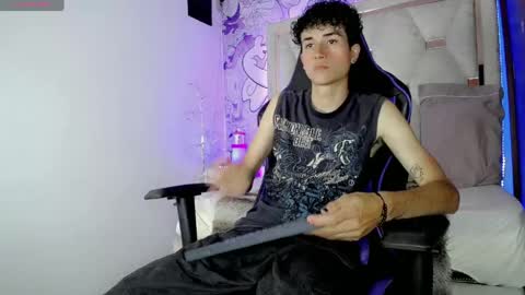 johnny_cagee online show from April 16, 4:45 am