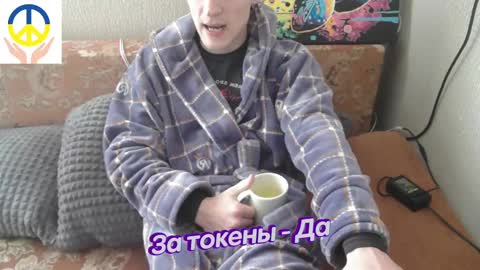 Snapshot of johnny_positive chatting on February 18, 7:10 am Johnny online show from February 18, 7:10 am