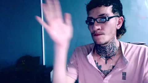 johnsonisaac94  online show from December 18, 5:59 am