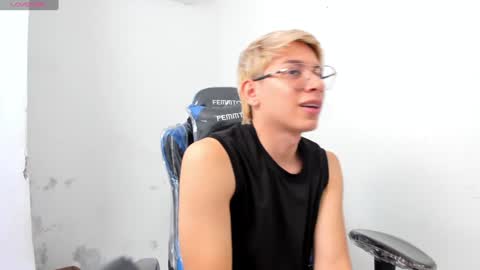 JOSEPH BROWN online show from December 8, 11:57 am