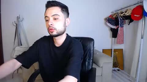 josezaens_ online show from October 24, 8:49 am