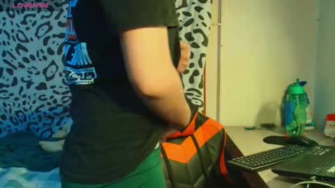 Snapshot of josh_18cm chatting on October 17, 4:38 am josh_18cm online show from October 17, 4:38 am