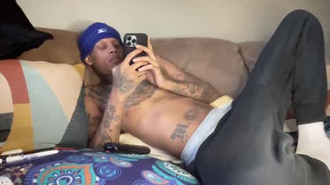 Snapshot of joshperrygoon chatting on December 28, 10:44 pm joshperrygoon online show from December 28, 10:44 pm