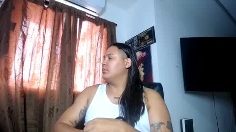 INDEPENDENT MODEL online show from April 5, 2:13 pm