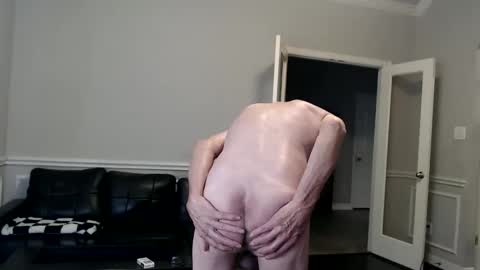 jtull52 online show from December 19, 6:43 am