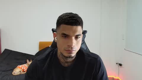 juan_gomez_1 online show from November 22, 10:09 pm