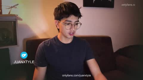 Snapshot of juancamroom chatting on October 15, 2:41 am . online show from October 15, 2:41 am